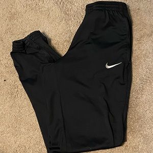 NIKE Men’s slim fit soccer sweats